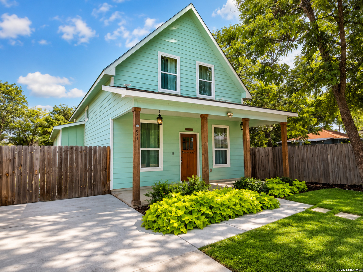 623 Saint Charles San Antonio TX 78202