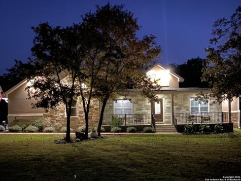 216 Great Oaks Boulevard La Vernia TX 78121