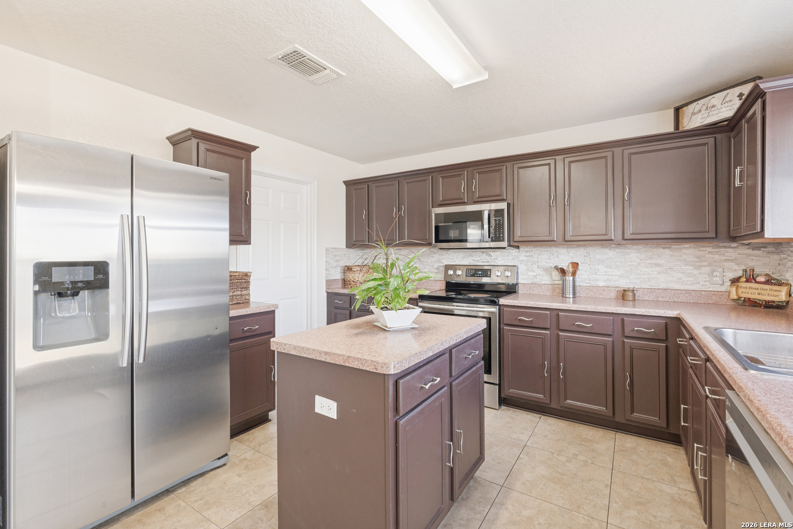 147 Woodstone Loop Cibolo TX 78108