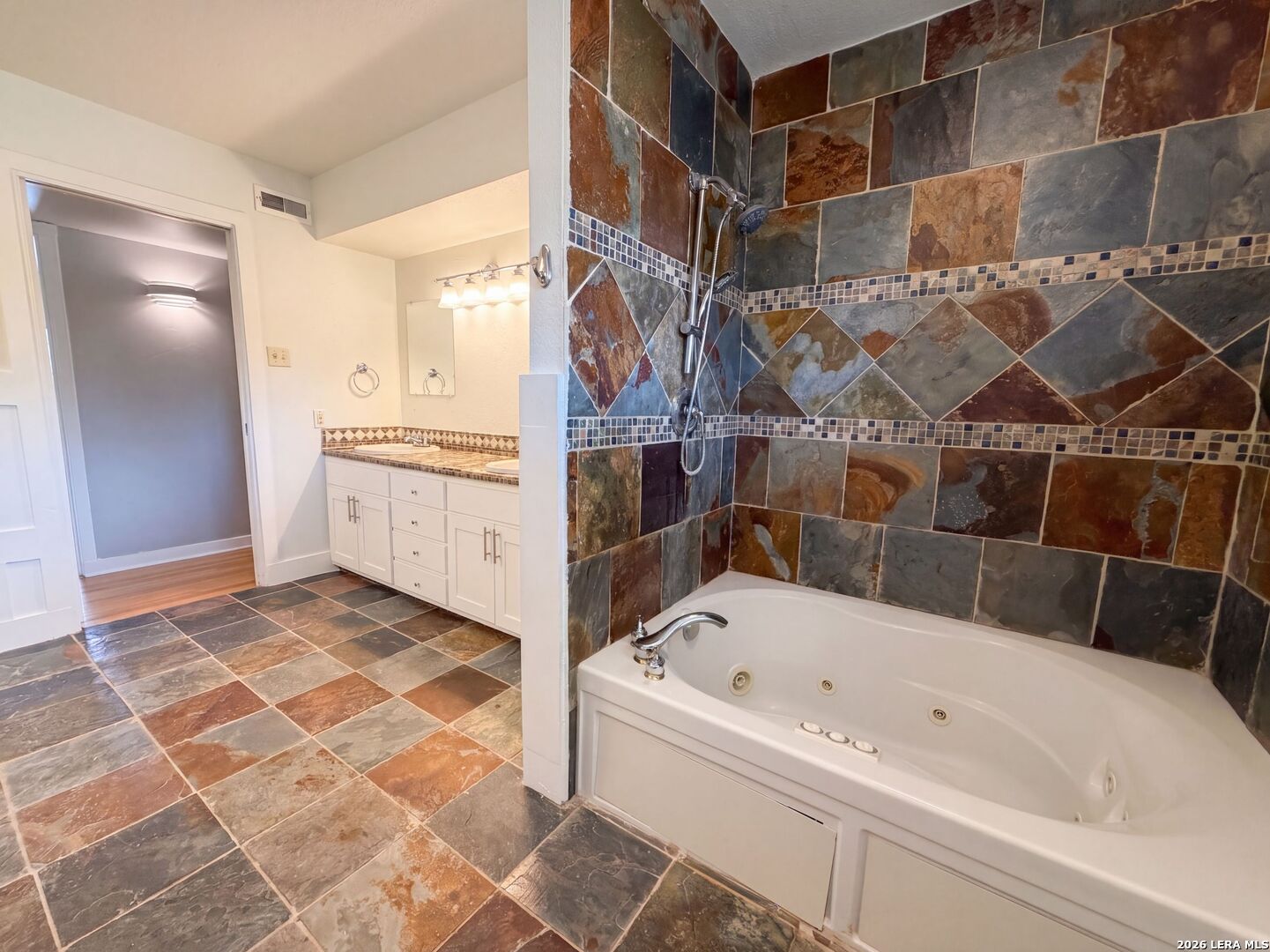 106 Briarcliff Drive Castle Hills TX 78213