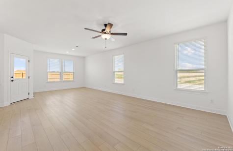 419 Nightingale Avenue Marion TX 78124
