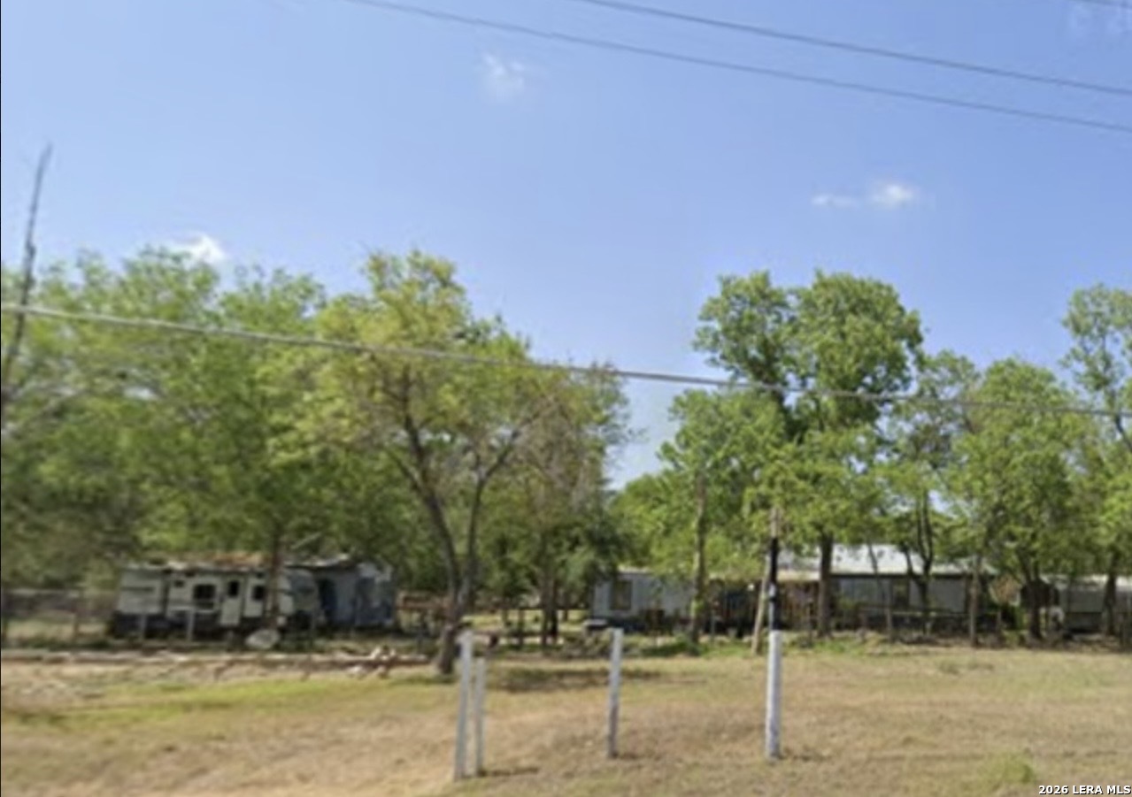 304 E Hunt Street Pleasanton TX 78064