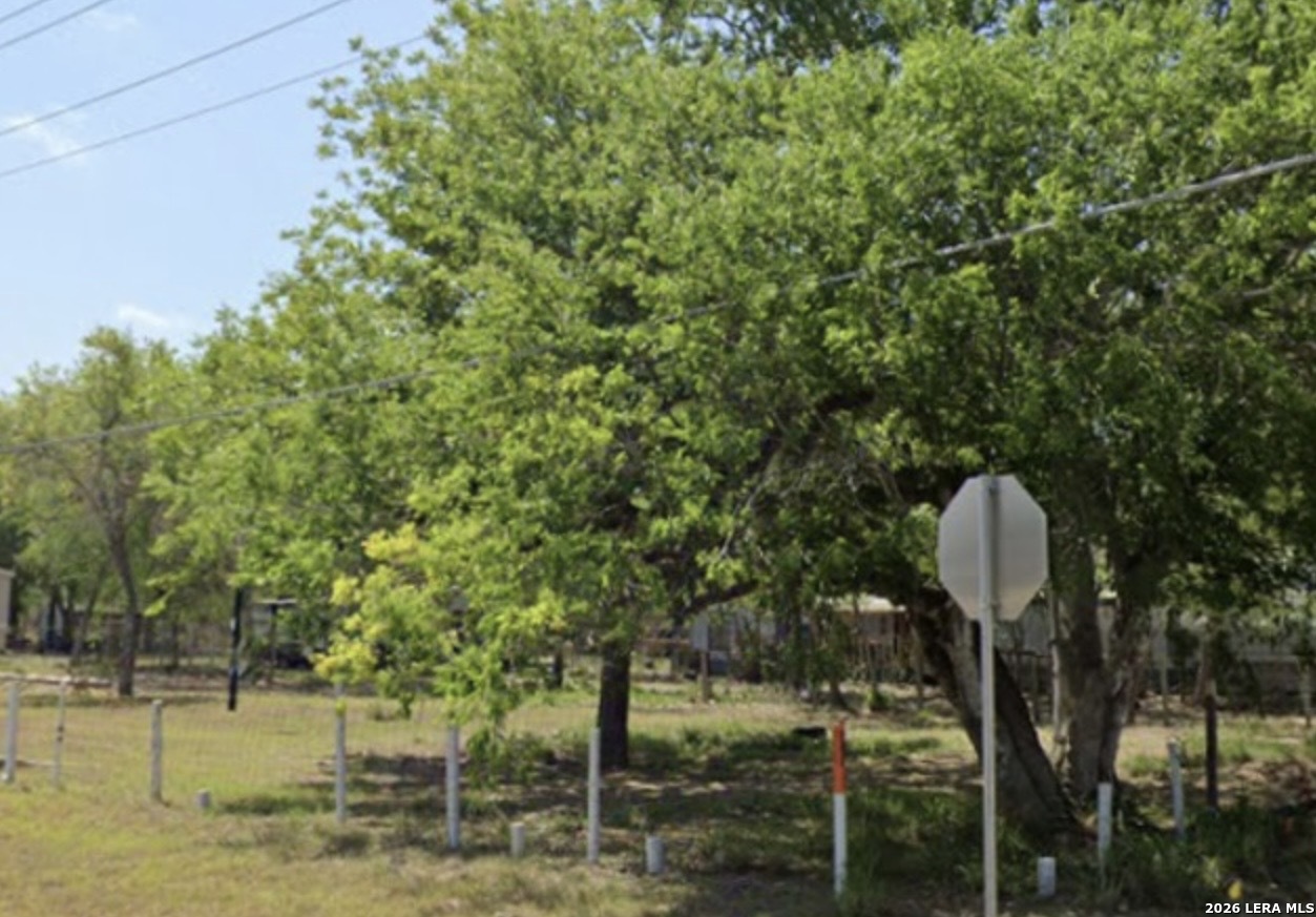 304 E Hunt Street Pleasanton TX 78064