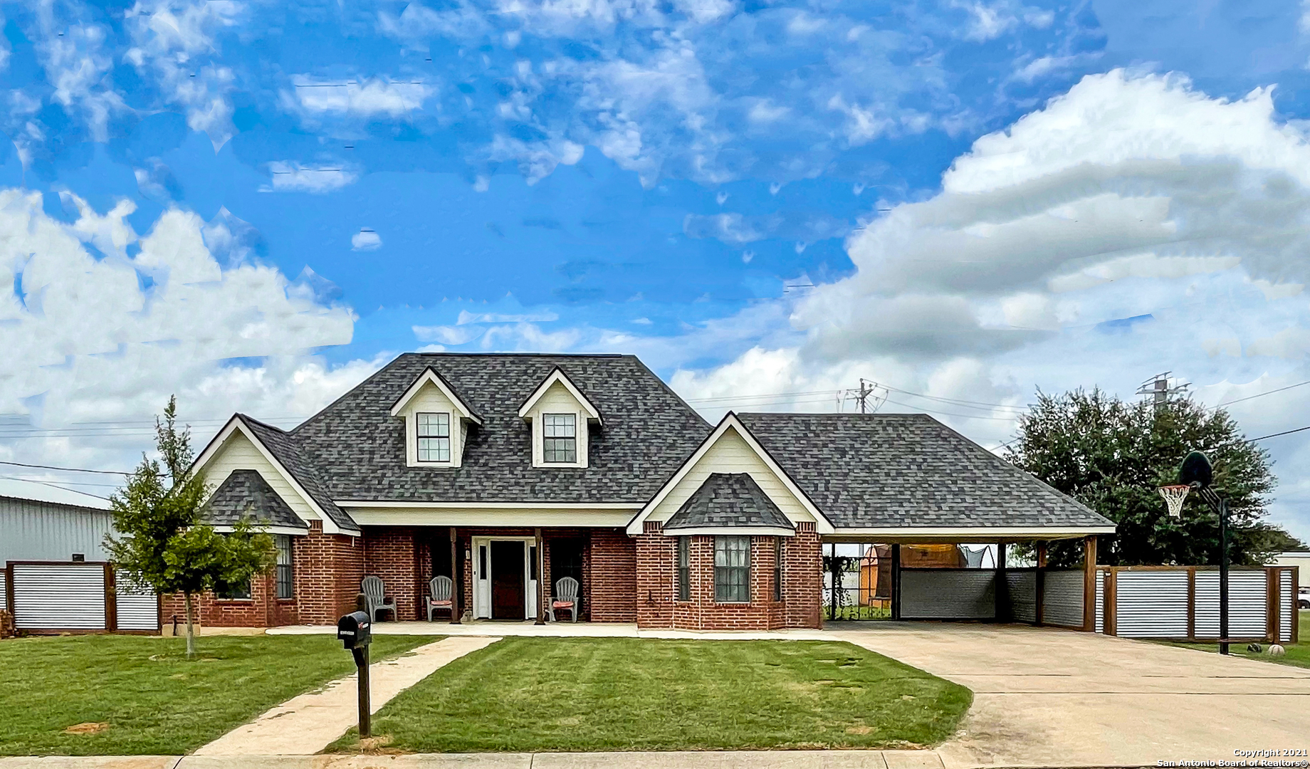 99 Northcrest Floresville TX 78114