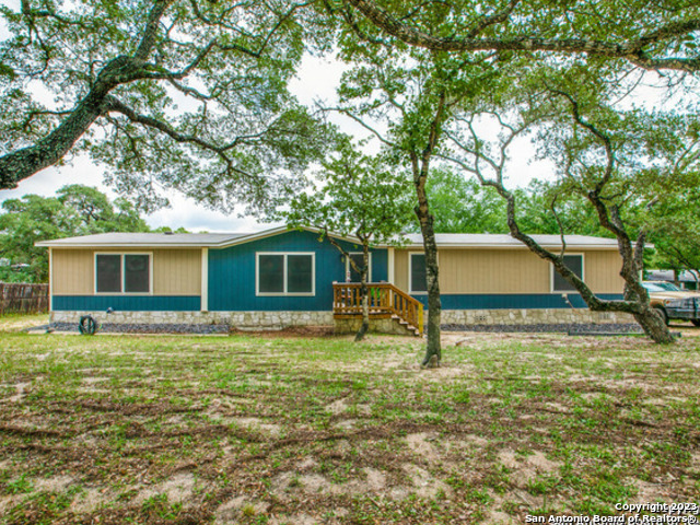 205 Encino Rio Adkins TX 78101