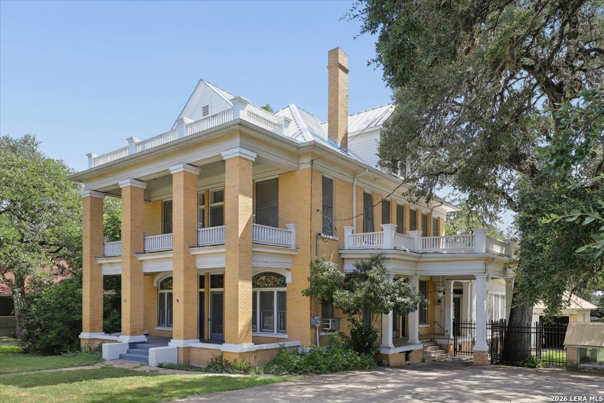 504 S Main Street Lockhart TX 78644