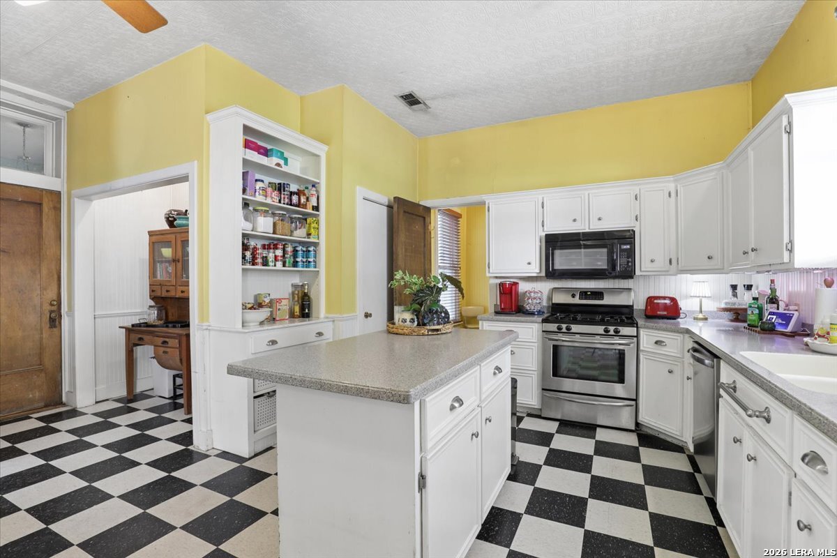 504 S Main Street Lockhart TX 78644