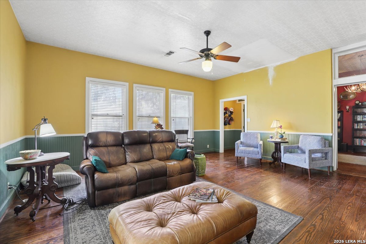 504 S Main Street Lockhart TX 78644
