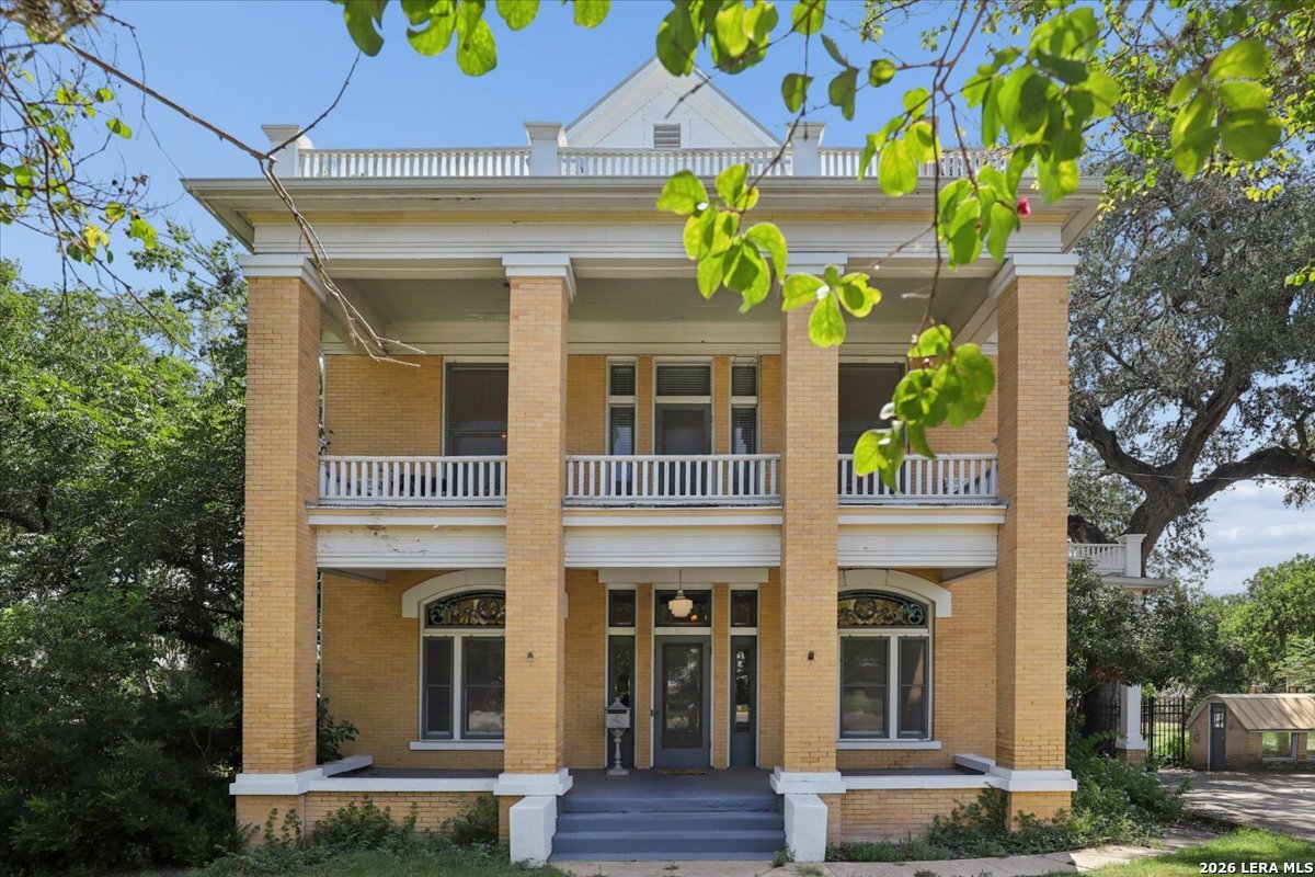 504 S Main Street Lockhart TX 78644