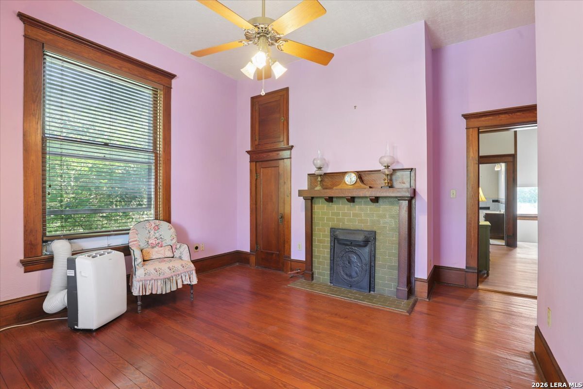 504 S Main Street Lockhart TX 78644