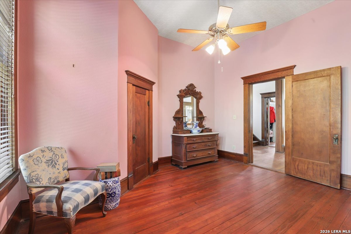 504 S Main Street Lockhart TX 78644
