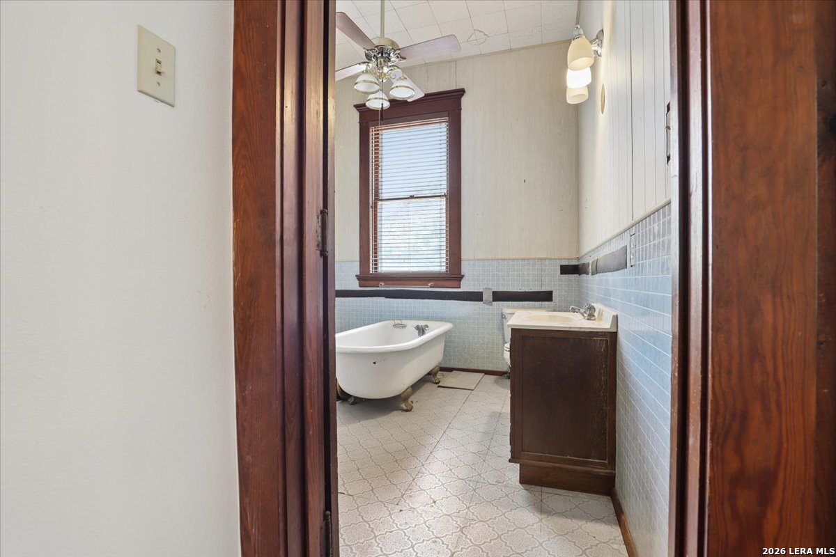 504 S Main Street Lockhart TX 78644
