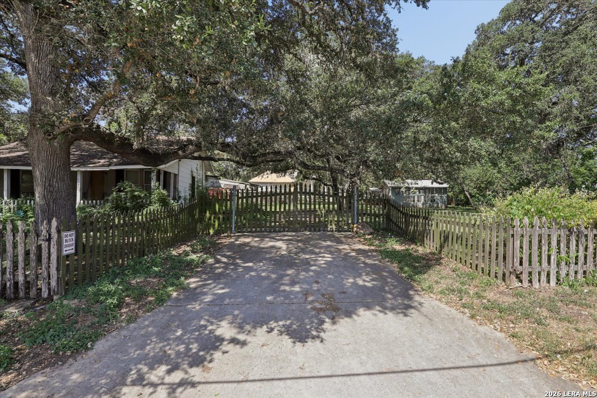 504 S Main Street Lockhart TX 78644