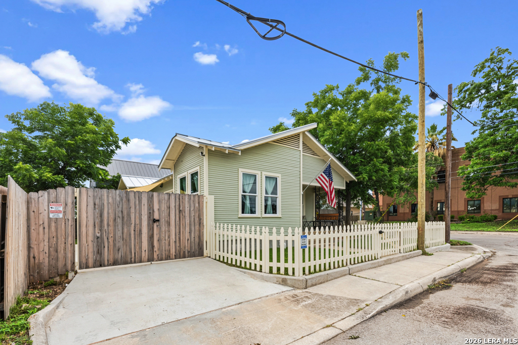 102 Canton San Antonio TX 78202