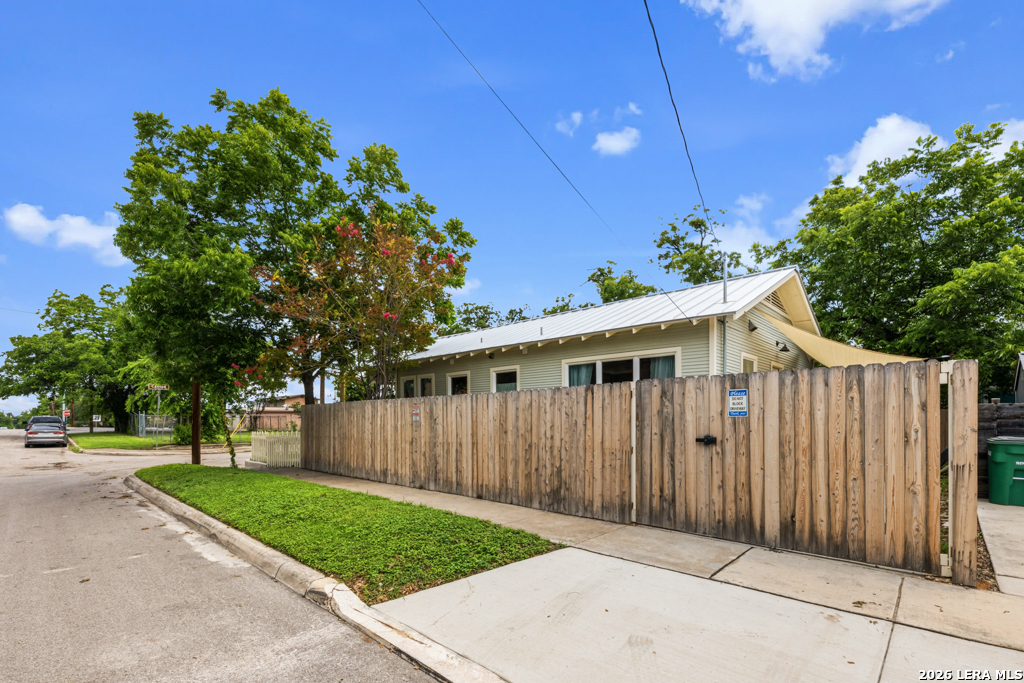 102 Canton San Antonio TX 78202