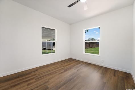 536 Commerce Street Pleasanton TX 78064