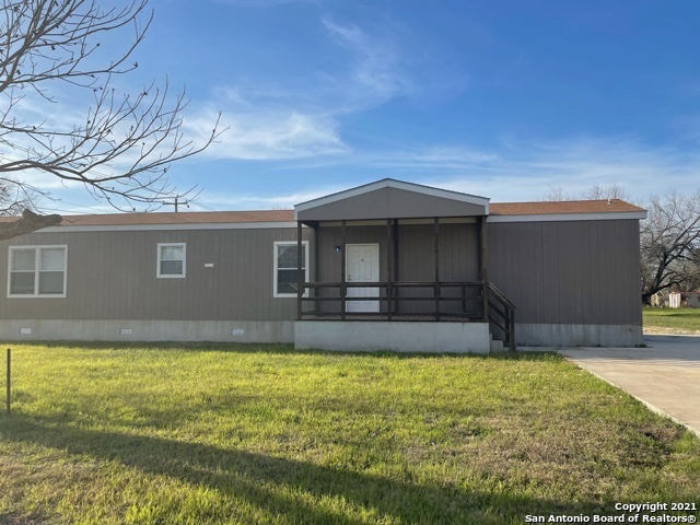 1303 Poplar Street Jourdanton TX 78026