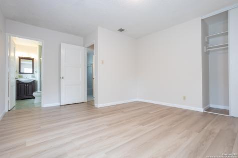 230 Ravenhill San Antonio TX 78214