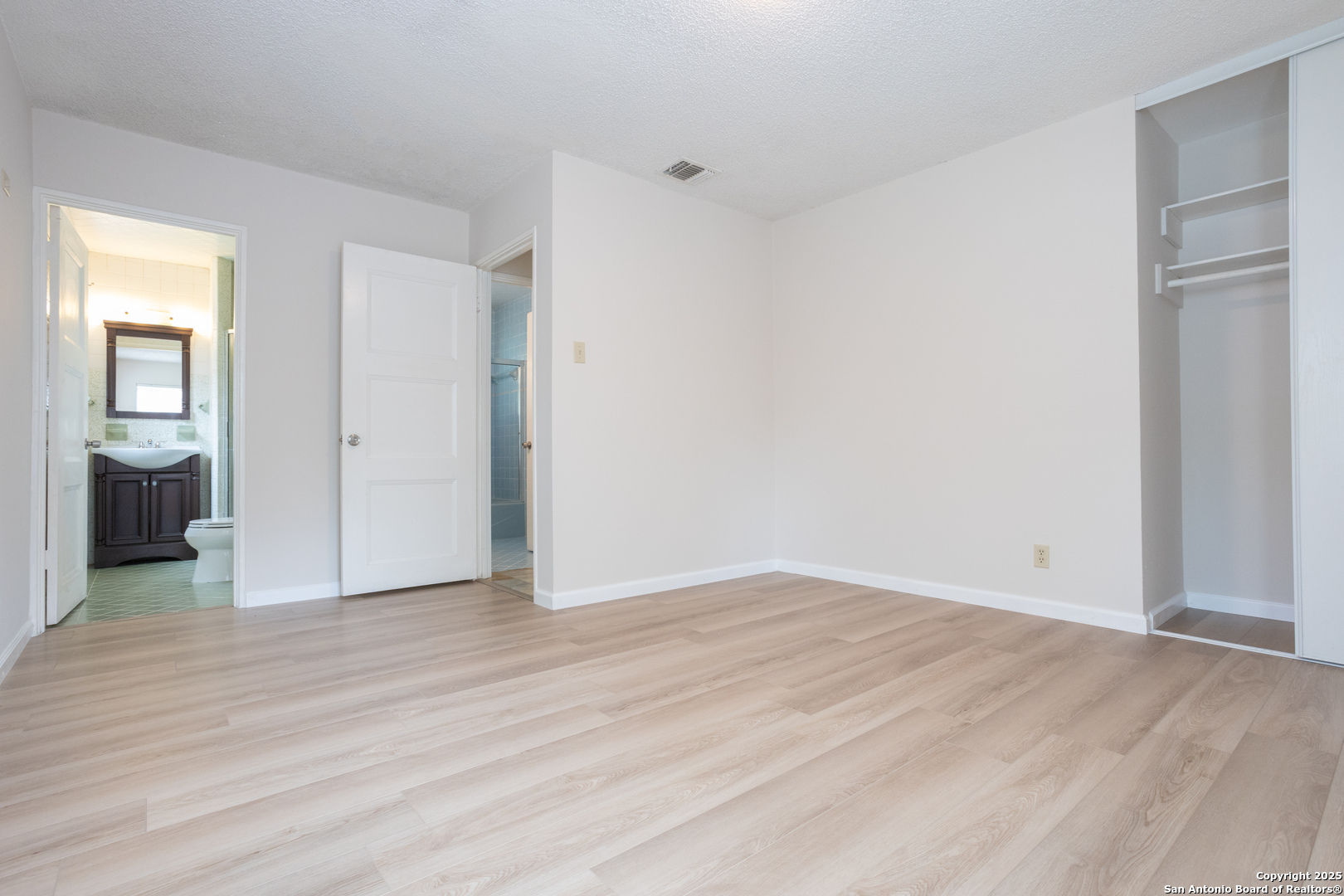 230 Ravenhill San Antonio TX 78214
