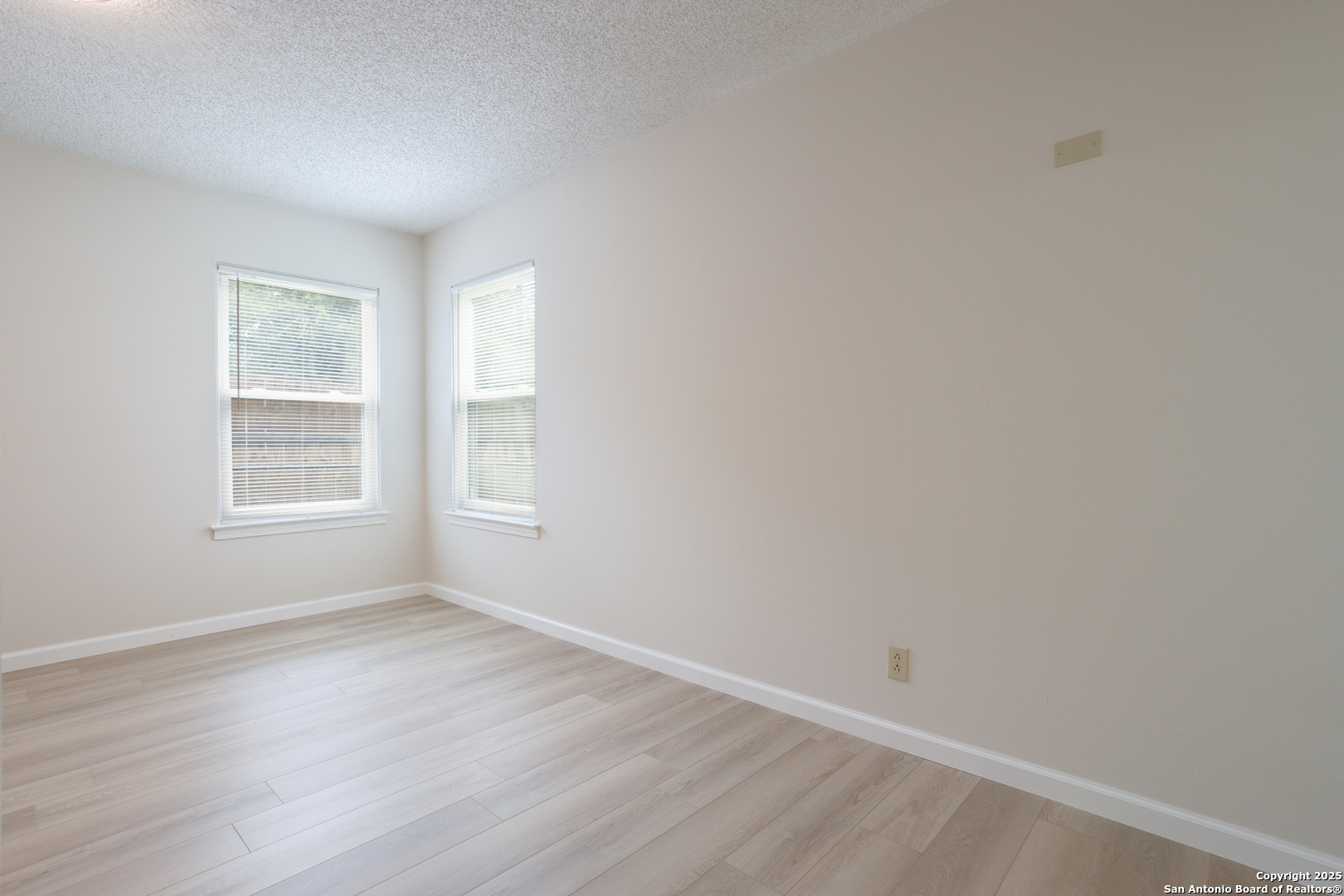 230 Ravenhill San Antonio TX 78214