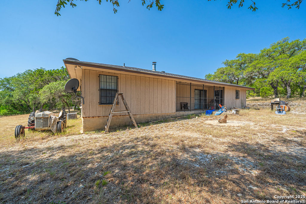 371 Lake Country Lakehills TX 78063