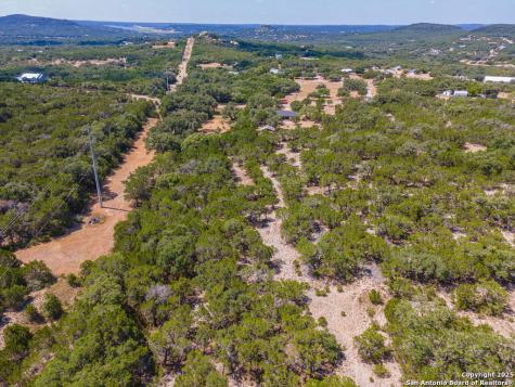 371 Lake Country Lakehills TX 78063
