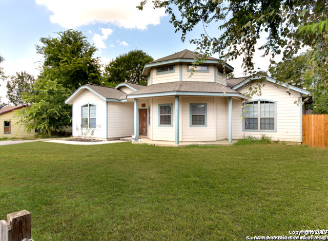 1407 B Street Floresville TX 78114