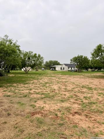 1213 County Road 1670 Moore TX 78057