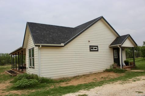 1213 County Road 1670 Moore TX 78057