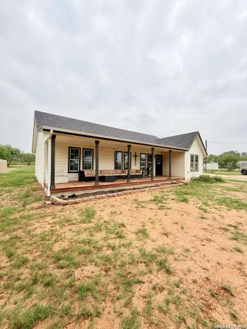 1213 County Road 1670 Moore TX 78057