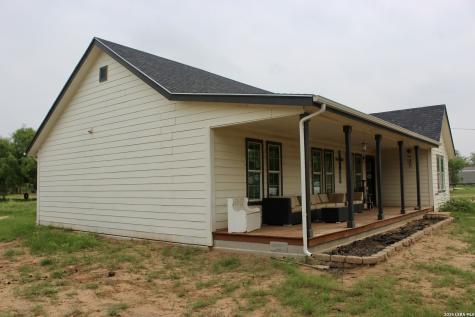 1213 County Road 1670 Moore TX 78057