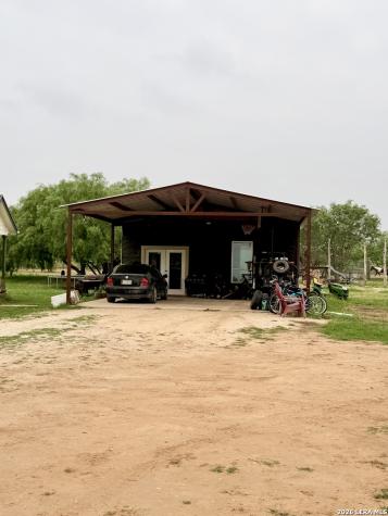 1213 County Road 1670 Moore TX 78057