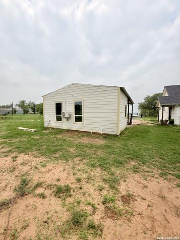 1213 County Road 1670 Moore TX 78057