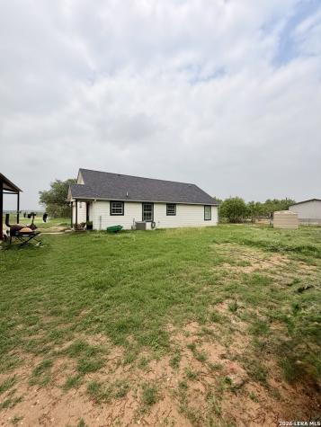 1213 County Road 1670 Moore TX 78057