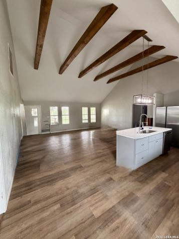 1213 County Road 1670 Moore TX 78057