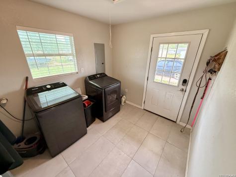 1213 County Road 1670 Moore TX 78057
