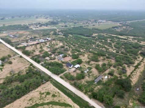 1213 County Road 1670 Moore TX 78057