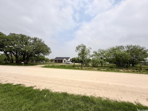 1213 County Road 1670 Moore TX 78057