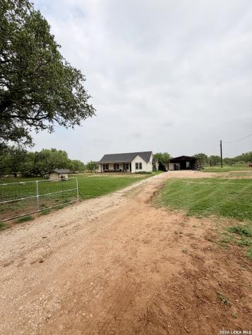 1213 County Road 1670 Moore TX 78057