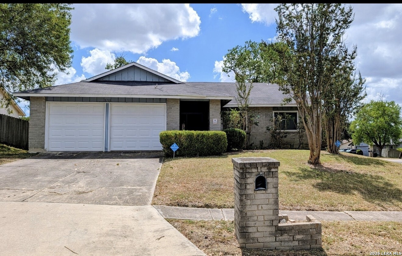 5751 Wood Oak San Antonio TX 78233