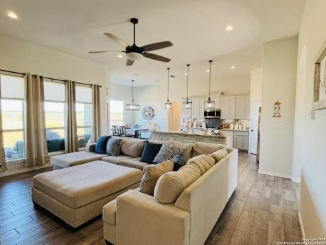 1704 Vista View Drive Pleasanton TX 78064