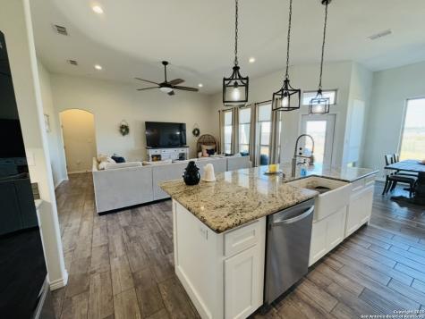 1704 Vista View Drive Pleasanton TX 78064