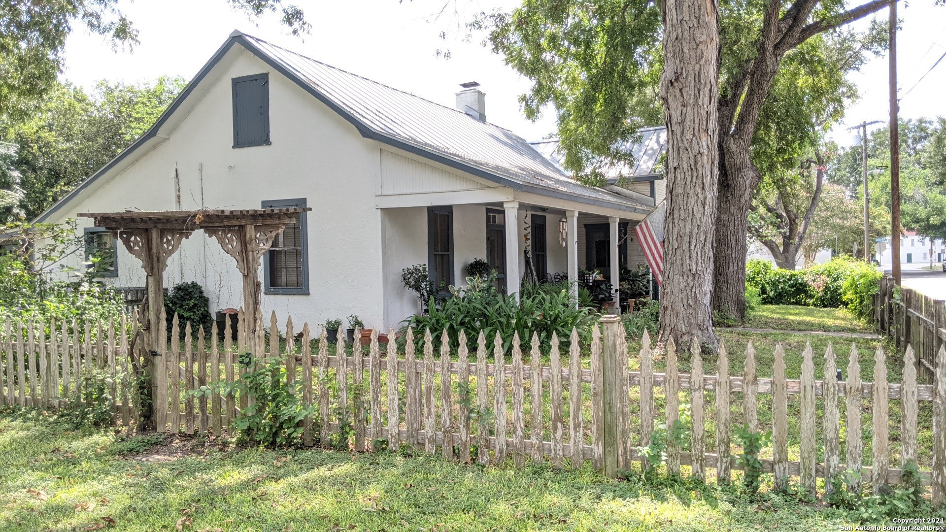 1105 Alamo Street Castroville TX 78009