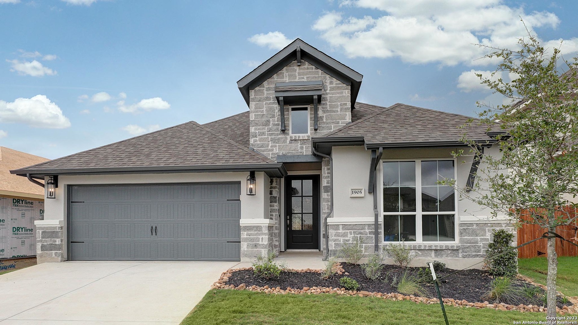 1905 Creekview Seguin TX 78155