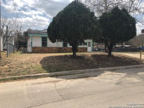 926 Austin Street Pleasanton TX 78064
