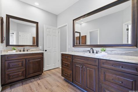 120 Merry Trail Hollywood Park TX 78232