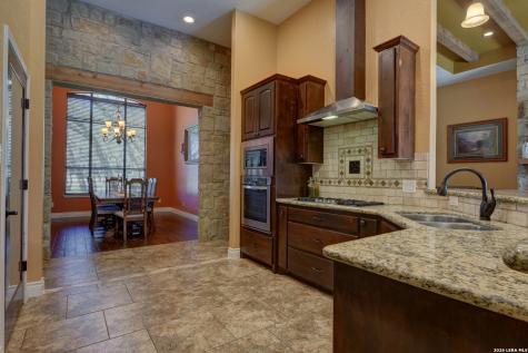 204 Fawn Floresville TX 78114