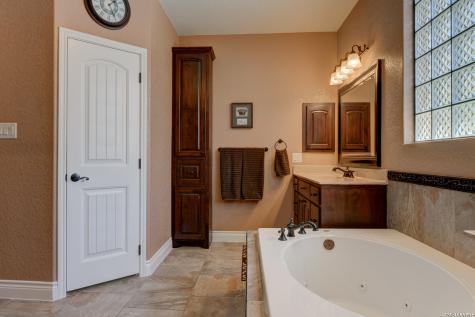 204 Fawn Floresville TX 78114