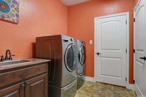 204 Fawn Floresville TX 78114