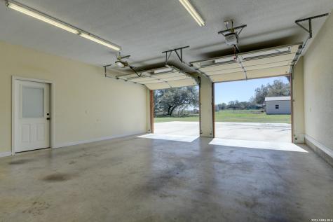 204 Fawn Floresville TX 78114